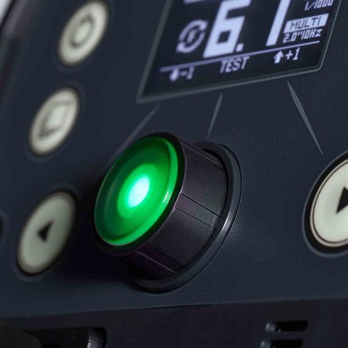 The Elinchrom ELC Pro HD 1000 has Clear controls for quick handling